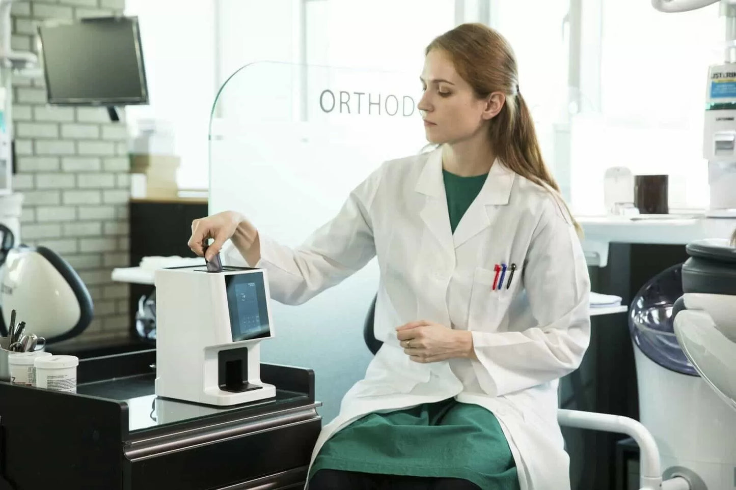 Cruxell Intraoral Phosphor Plate Scanner w/4″ Touchscreen